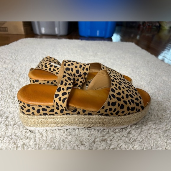 Women’s Size 8 Bamboo Leopard Print Platform Sandals - Picture 6 of 10